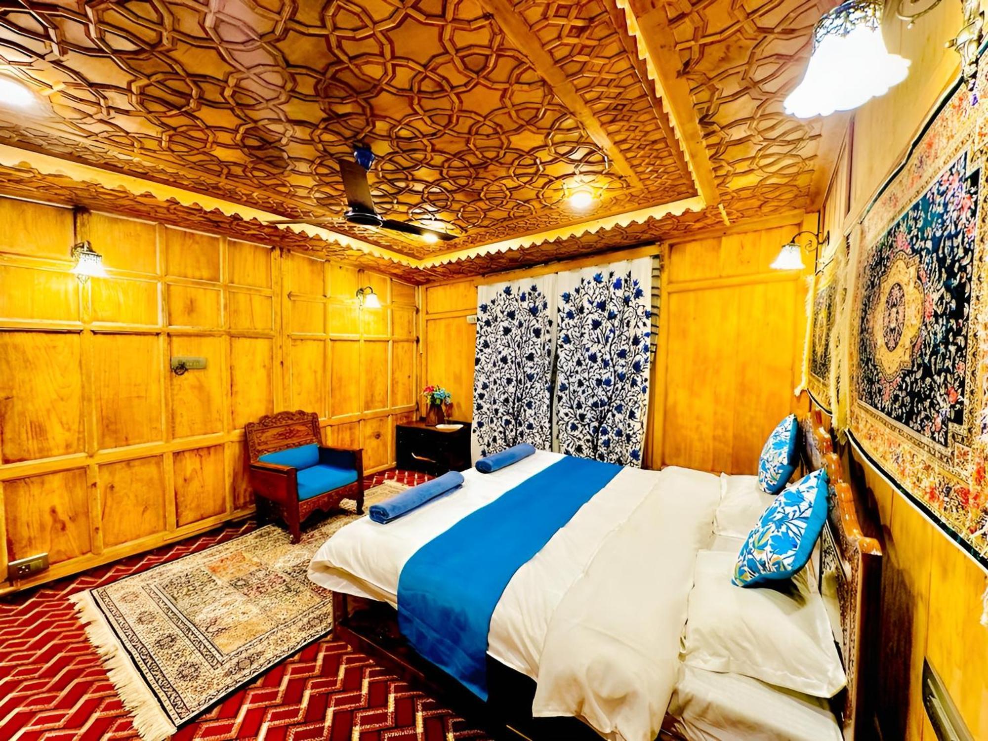Dilnaaz Group Of Houseboats Hotel Srīnagar Kültér fotó