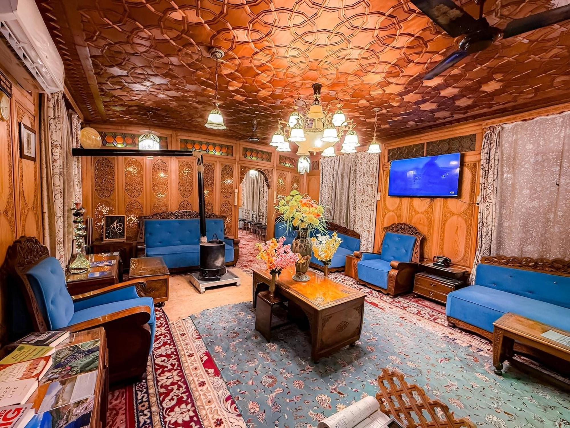 Dilnaaz Group Of Houseboats Hotel Srīnagar Kültér fotó