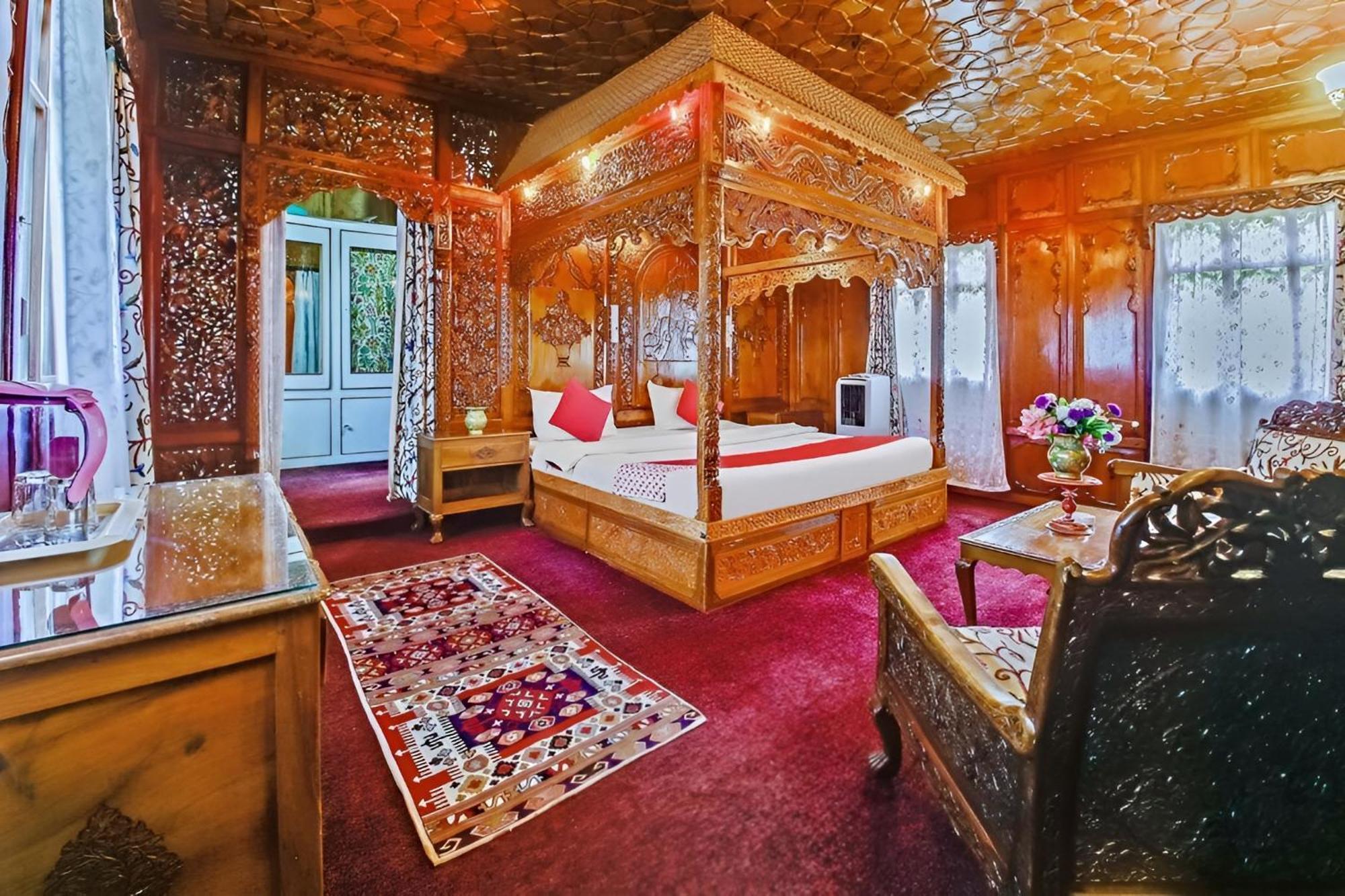 Dilnaaz Group Of Houseboats Hotel Srīnagar Kültér fotó